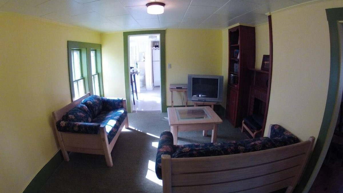 Moody Apartment | Surfers, Cyclists, Paddleboarders, Kayakers! Close to everything in town