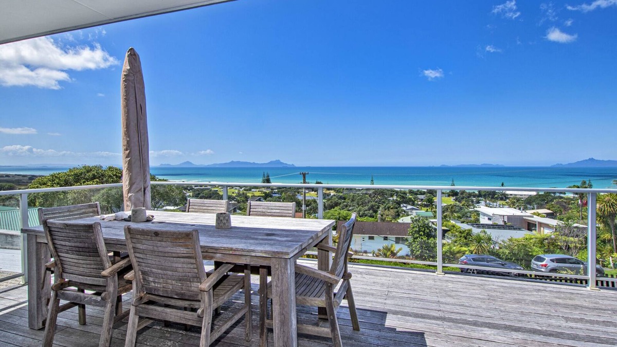 Waipu Cove House | Surfers Lookout - Waipu Cove Holiday Home