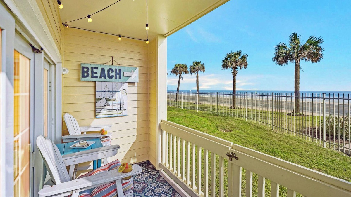 Galveston Condo | "Surfin Safari" - 2B/2B BEACHFRONT, gated, NEW REMODEL, washer/dryer, FRONT ROW