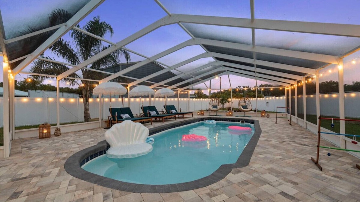 Walsingham House | Surfs Up! Heated Pool+Golf+Games