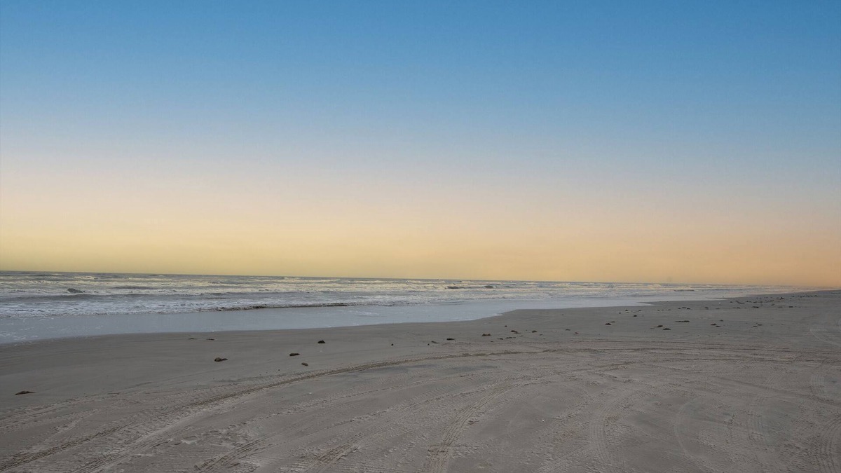 Freeport Cottage | Surfside Christmas Bay access, walk to beach & backyard fishing