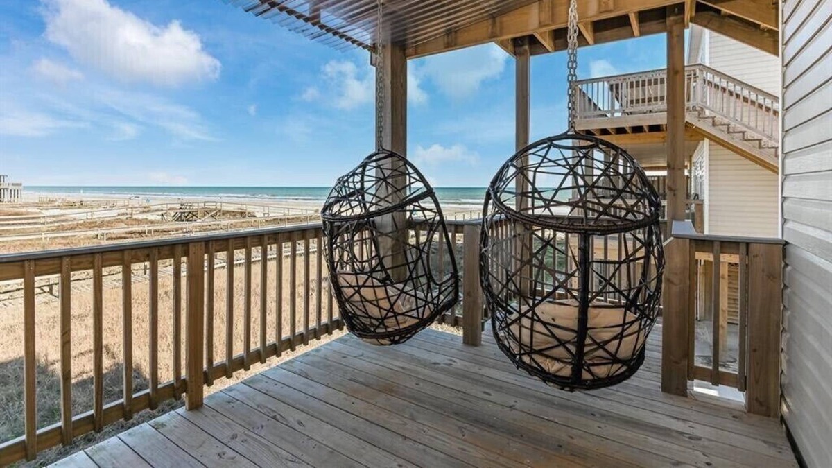 Surfside Beach Condo | Surfside Oasis-Luxury Beachfront Condo with Covered Deck Steps From Walkover