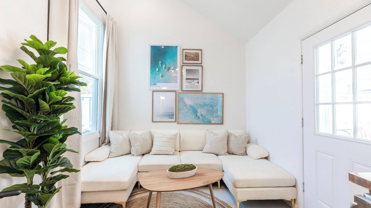 Wall House | Surfside Style – 2BR/1BA