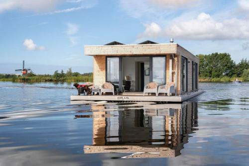 Rooversbroek Boat Rental | Surla houseboat Hangloose Kagerplassen