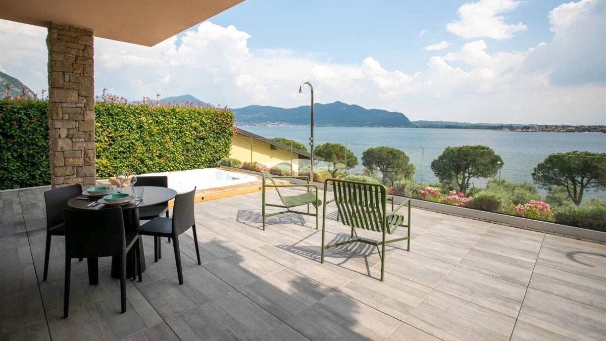 Sarnico Apartment | Surre Resort. .