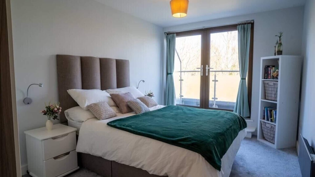 Chilworth Apartment | Surrey Hills Escape: Riverside Walks and Quick Links