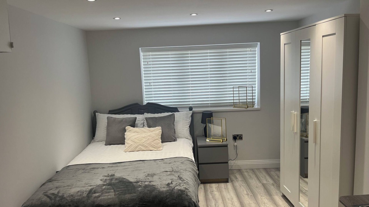 Leicester Apartment | surround yourself with this stylist,modern,clean and very practical space