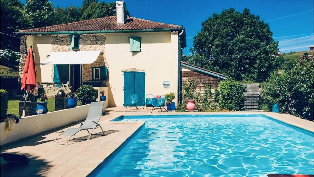 Urcuray House | Surrounded by green countryside, this beautiful Basque house with swimming pool welcomes you.