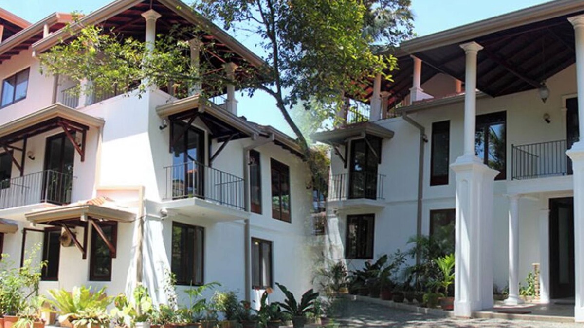 Elpitiya Bed & Breakfast | Surrounded by lush greenery, offers homely and comfortable accommodation.