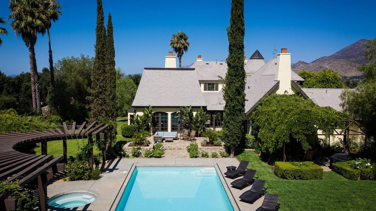 Ojai House | Surrounded by luxury & charm - on 5 acre citrus orchard - peaceful & private