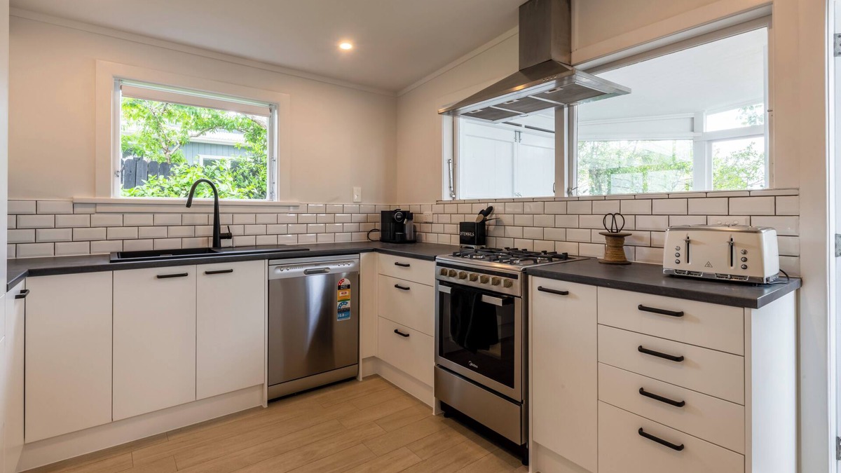 Ponsonby Villa | Surrounded by nature, The Urban Villa in Ponsonby offers an indoor/outdoor terrace.