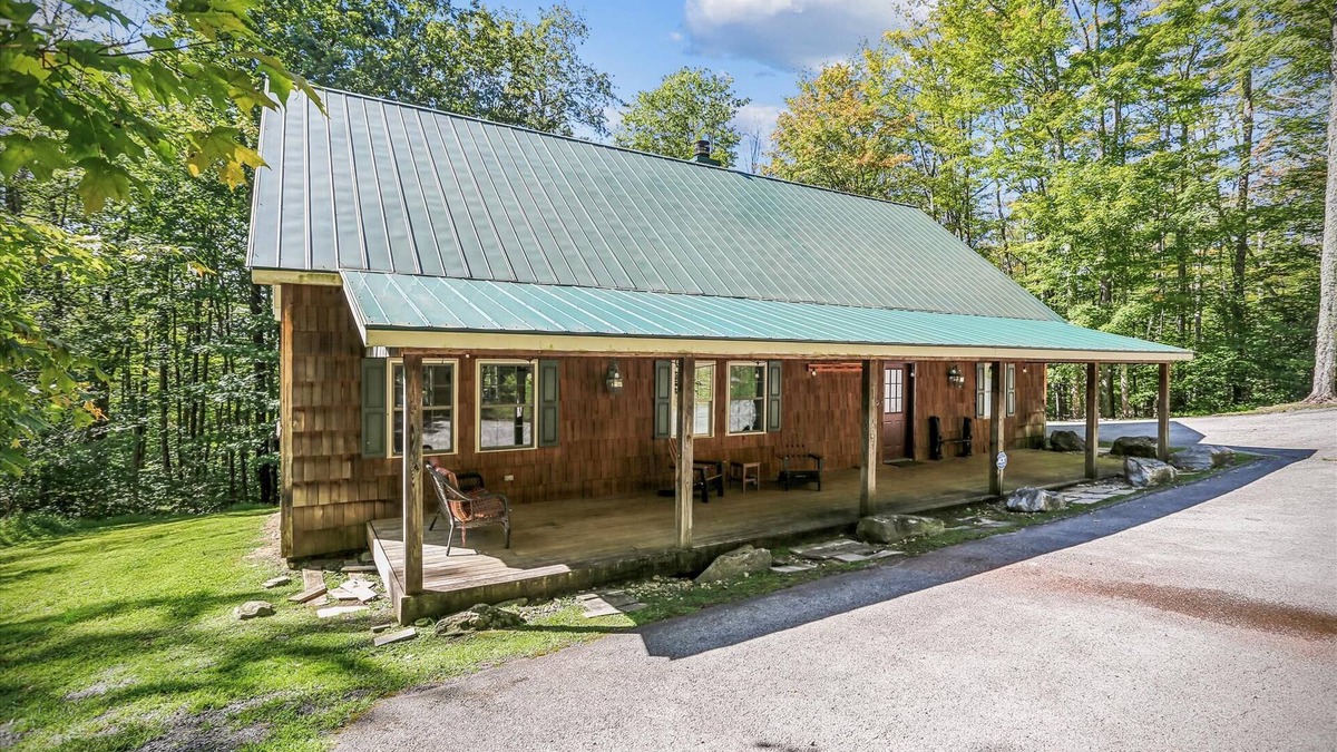 Old Timberline House | Surrounded by peace, quiet, and nature~welcome to Woodhaven!