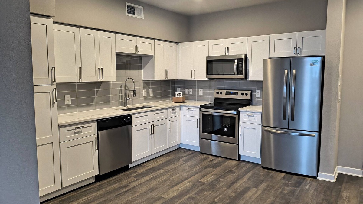 Tobin Hill Apartment | Surrounded by Pearl Park's Vast Array of FUN, Food, the Riverwalk & Nightlife!