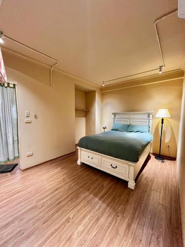Tay Ho Apartment | Sushi House Lake View