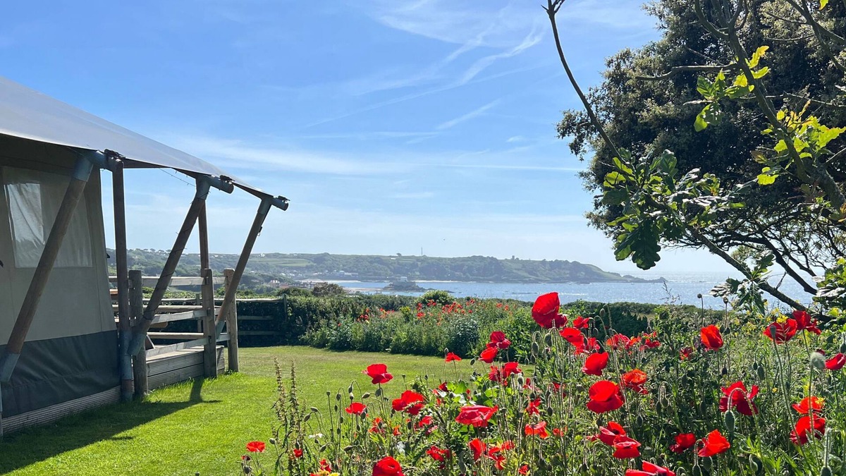 Les Clos Landais Cabin | Sustainable Coastal Retreat: Luxury Glamping Safari Tent - Sleeps 6!