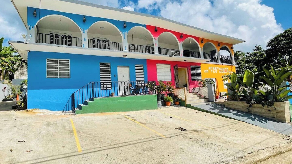Ceiba Apartment | Sustainable Escape: Solar-Powered Gem Steps from Culebra Ferry & Bio Bay.
