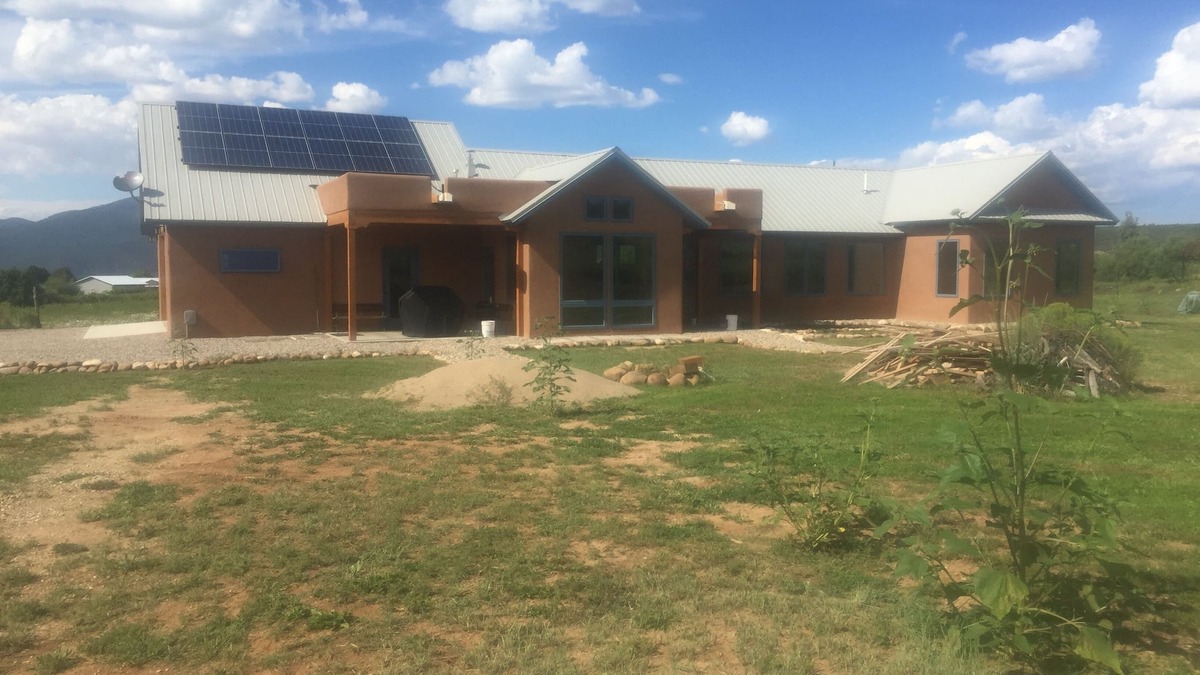 Llano House | Sustainable Mountain Retreat, 12 miles to Sipapu, 27 to Taos, 51 to Santa Fe