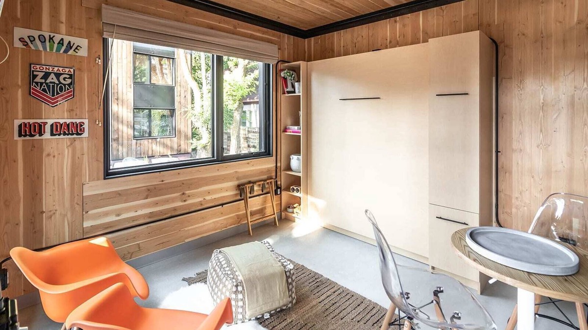 South Perry District Apartment | Sustainable Stay at BlockhouseLife! with Wifi