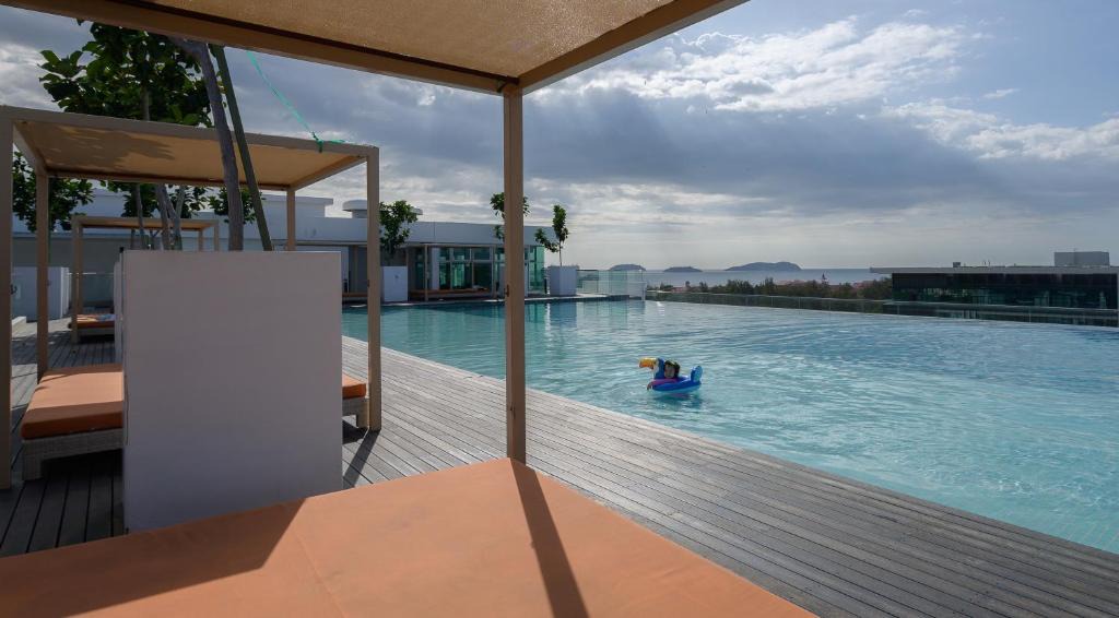 Kampung Sembulan Baru Apartment | Sutera Avenue KK Infinity Pool 10 mins to Airport 10 mins to Jetty LSS HomeStay