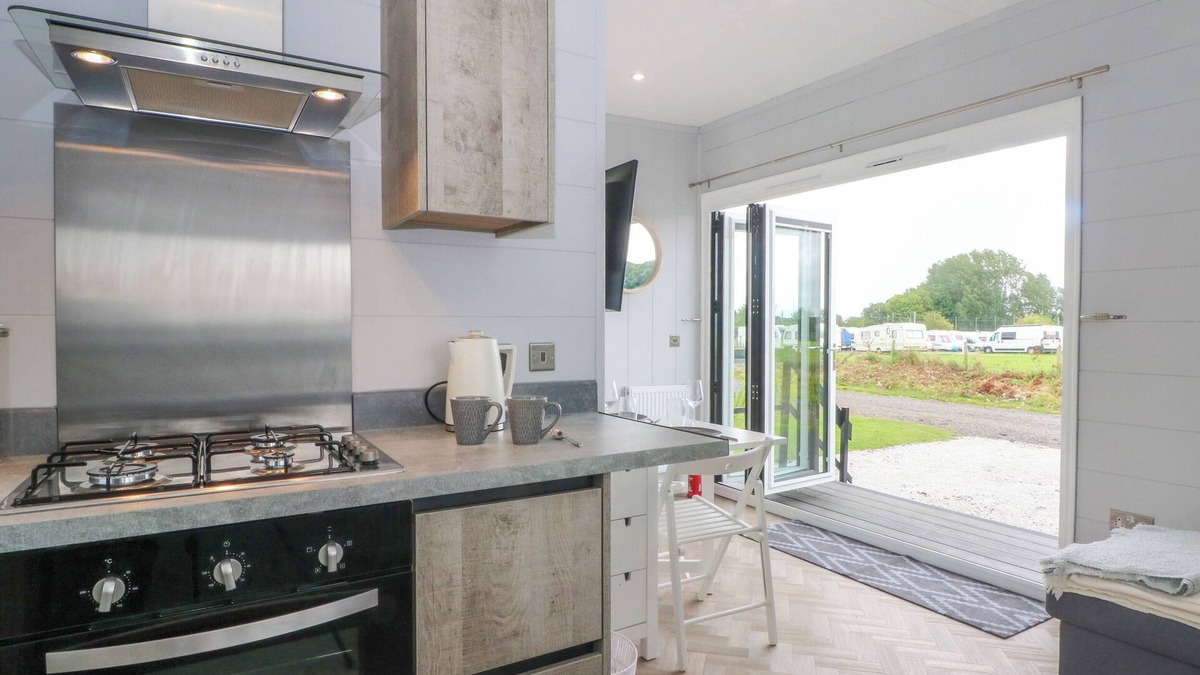 Sutton Weaver Cottage | Sutton Fields Chalet