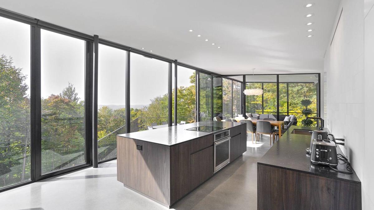 Sutton House | Sutton Hideaway: Luxurious Mountain Retreat