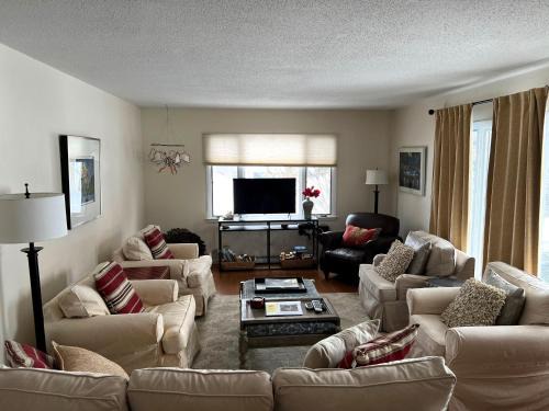 Suttons Bay House | Suttons Bay Sunshine
