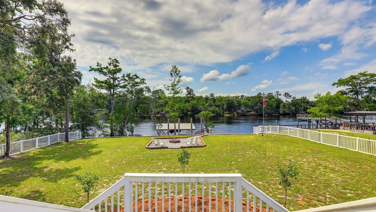 Fanning Springs House | Suwannee River Retreat: Dock & Screened Porch!