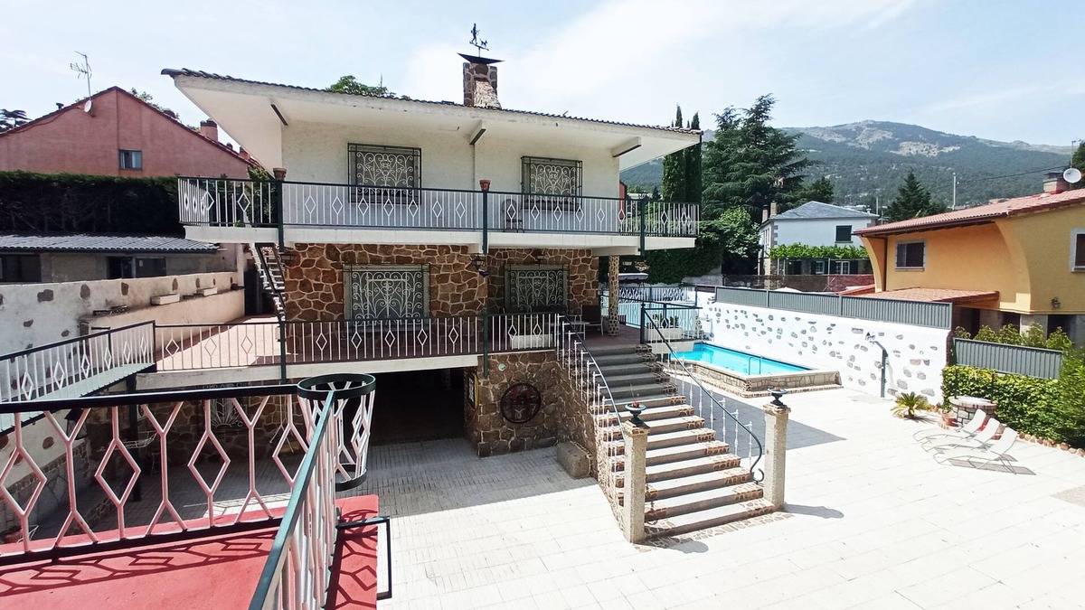 San Lorenzo de El Escorial Ski Chalet | Suyoluce, Chalet con Piscina Privada El Escorial