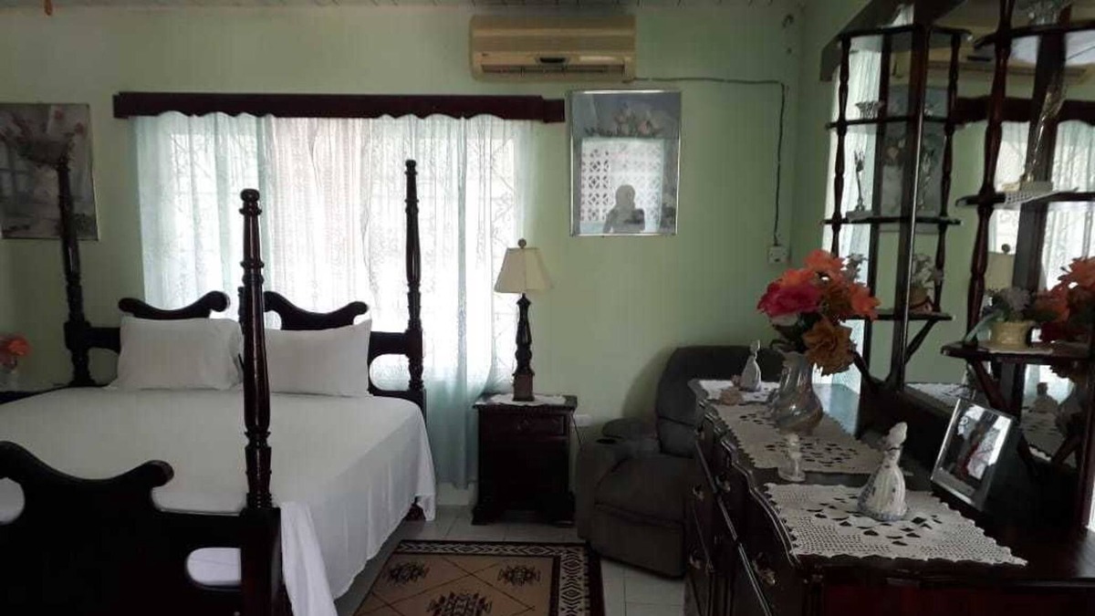 Lucea Bed & Breakfast | Suzette's Homestay