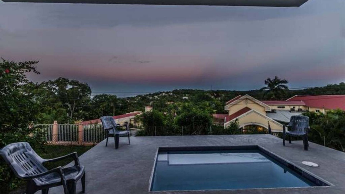 San Ignacio House | Suzie's Hilltop Estate