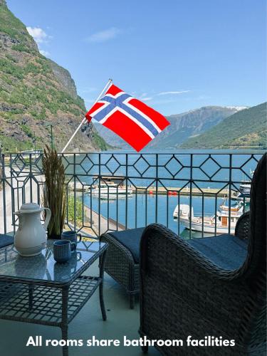 Flåm House | Svingen Guesthouse - Panoramic Fjord Views in Flåm