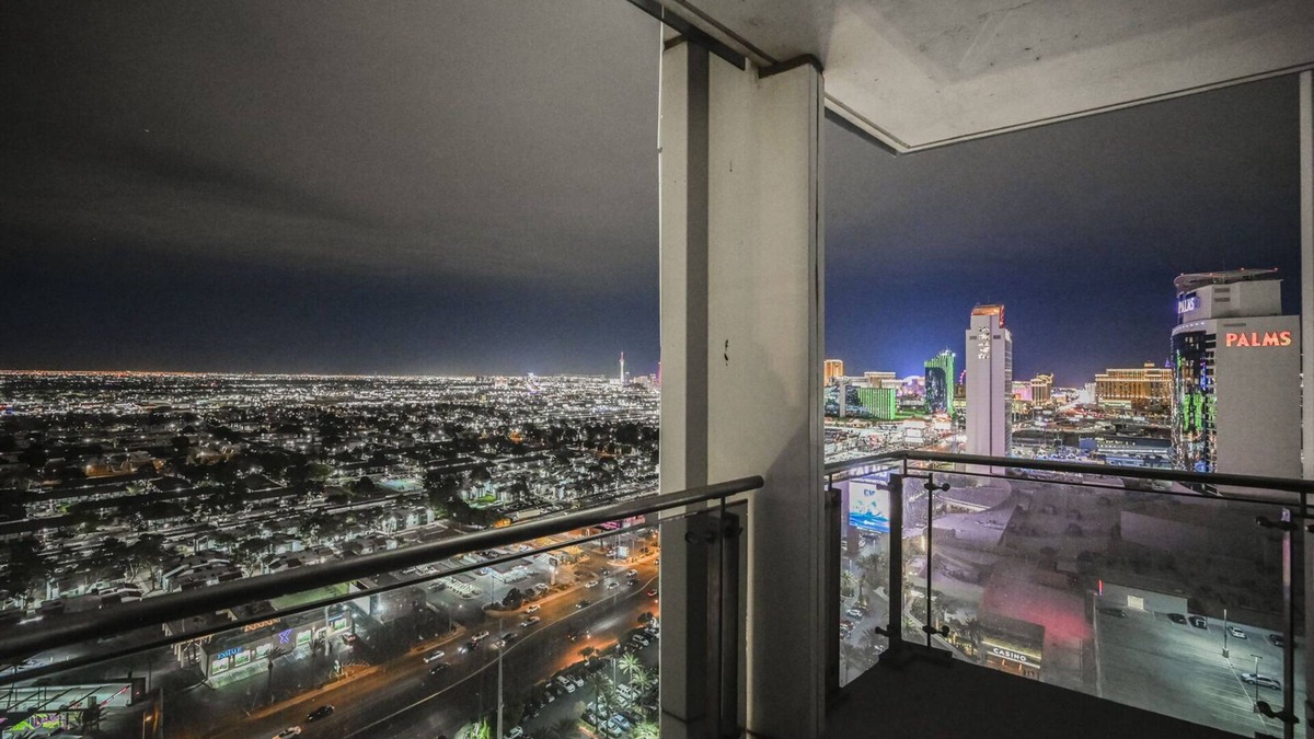 Las Vegas Apartment | SVS: One Bedroom at Palms Place