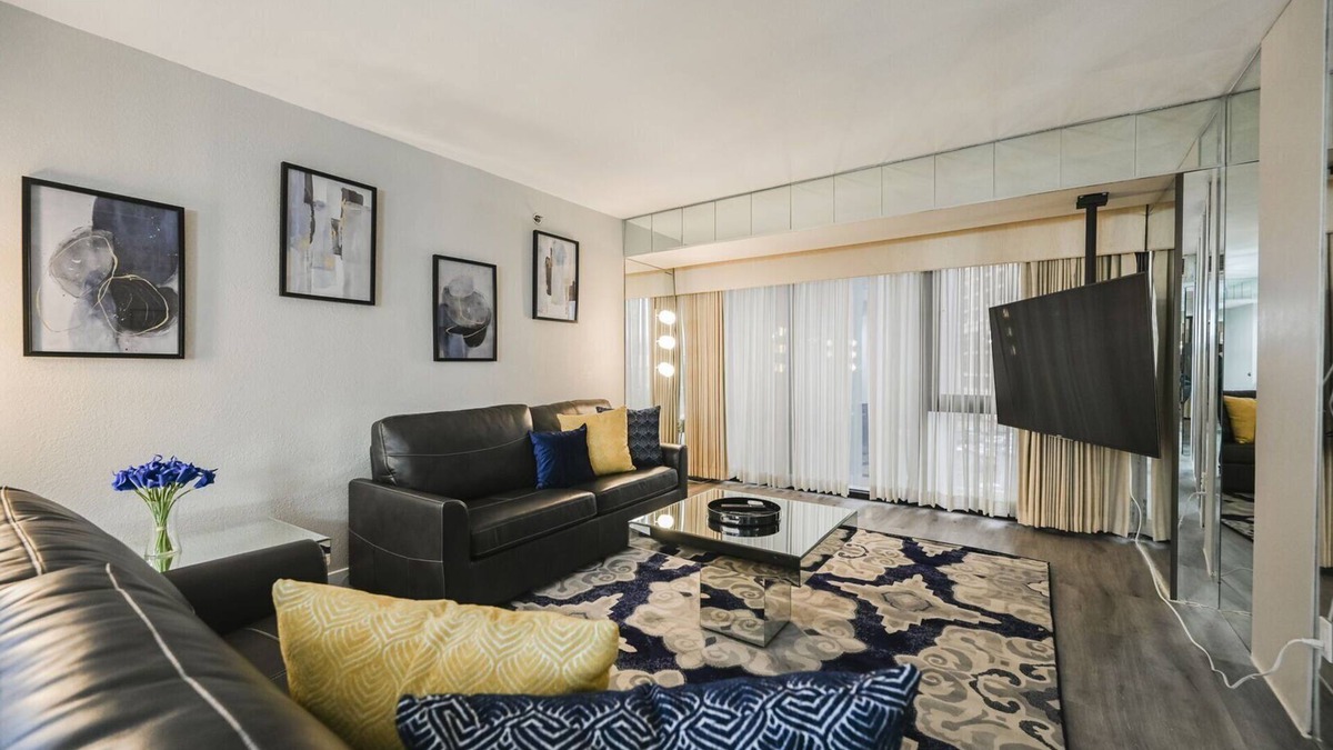 Las Vegas Strip Apartment | SVS: Two Bedroom Center Strip at Jockey Club