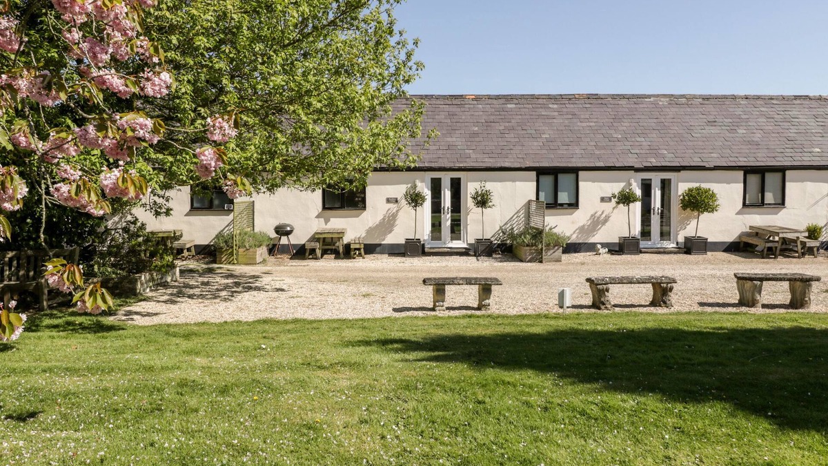 Sedgehill Cottage | SWALLOW COTTAGE, pet friendly, character holiday cottage in Semley