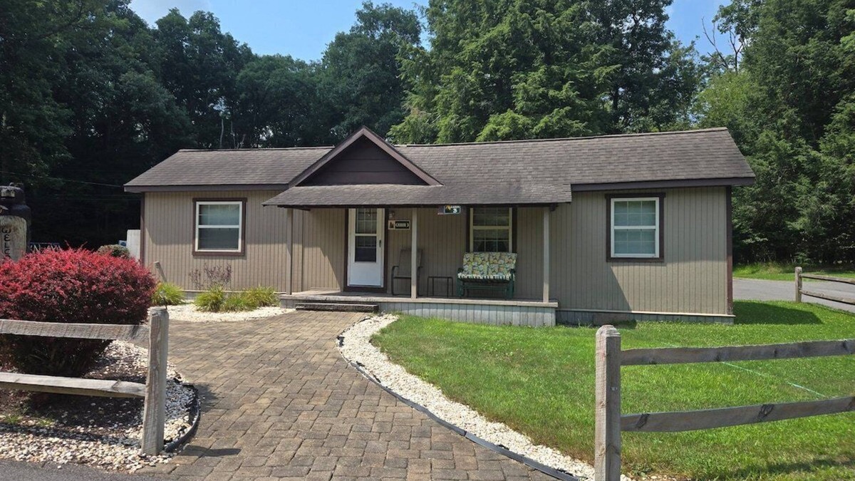 Oakland Cabin | Swallow Falls Cabin 3- a 2 bedroom with Fireplace near Swallow Falls State Park