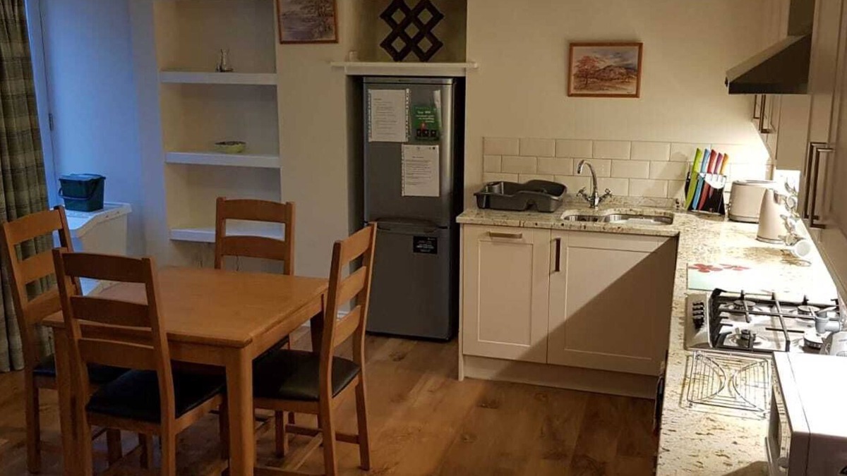 Kinross Apartment | Swallows NestnCosy and immaculate 2 bedroom flat in serene location, sleeps 4.