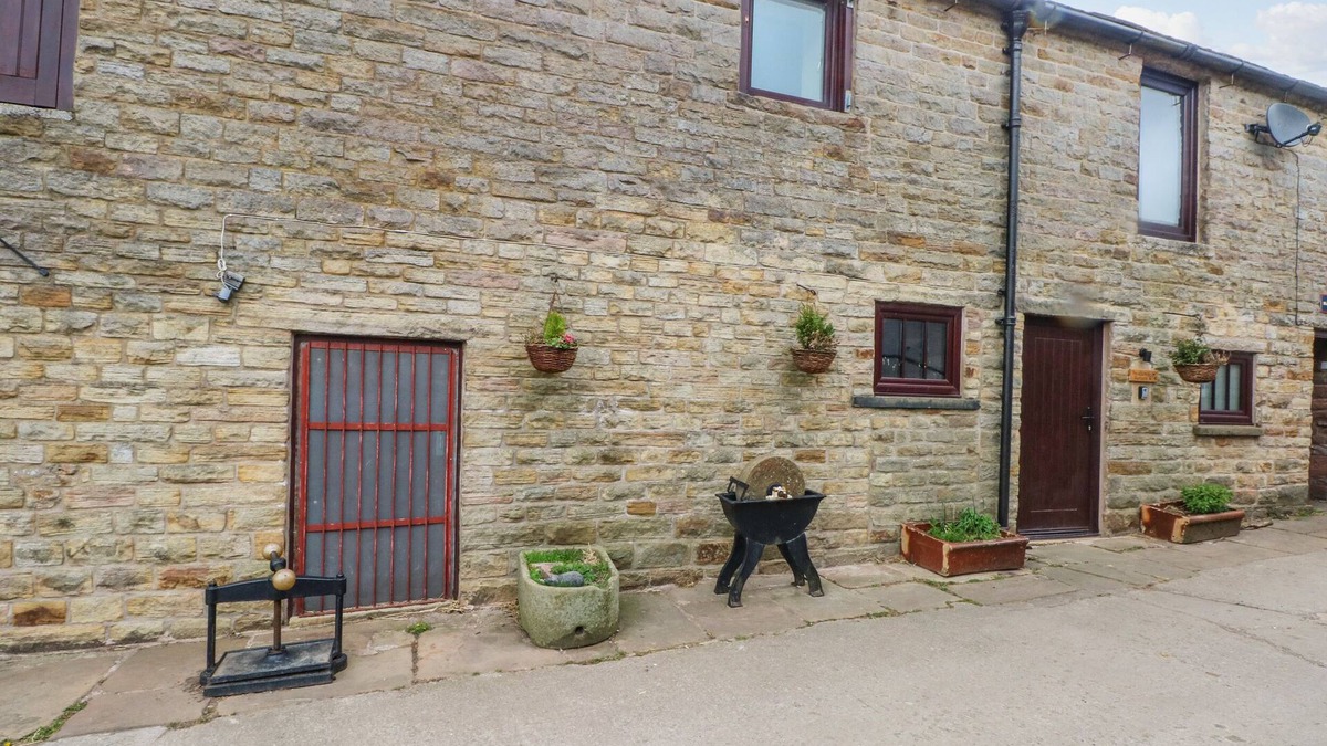 Allgreave Cottage | SWALLOWS RETURN, romantic in Sutton Near Macclesfield