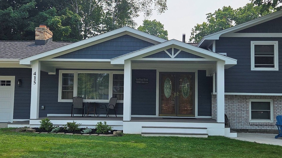 Elk Rapids House | Swan Float Inn- Perfect Location- Beach AND Village of Elk Rapids!