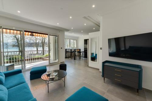 Annecy Old Town Apartment | Swan Lake - Design apartment facing Lake Annecy