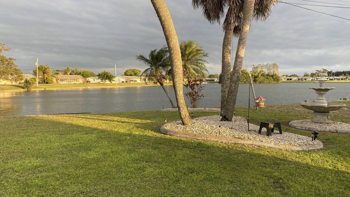 Sun City Center House | Swan Lake House in Sun City Center with 60' Screened Lanai