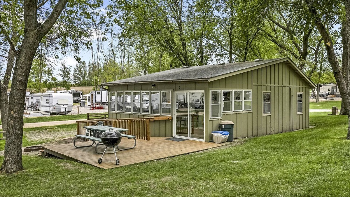 Fergus Falls Cabin | Swan Lake Resort & Campground - Lakeside Cabin #3