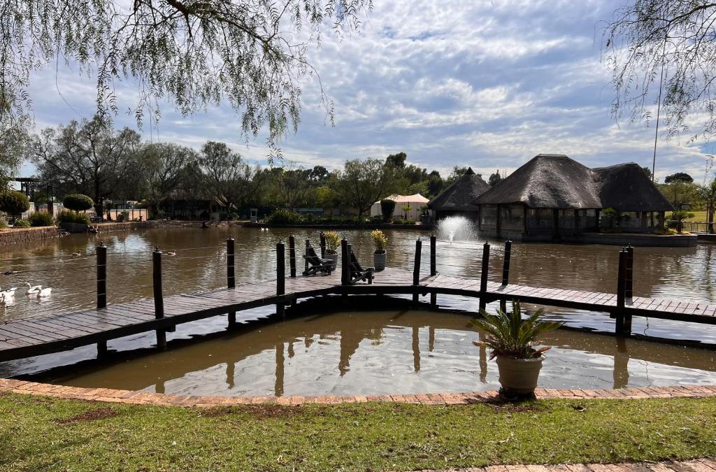 Benoni Cabin | Swan Lake Suites