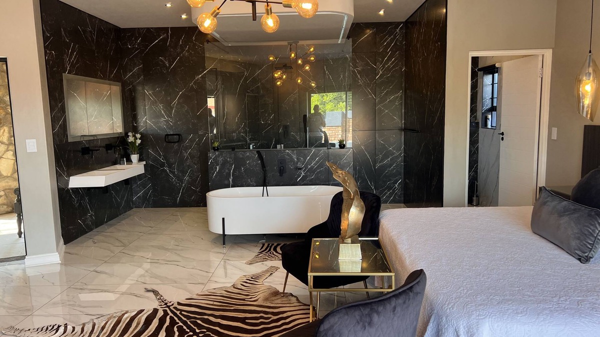 Benoni Cabin | Swan Lake Suites