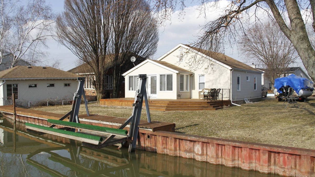 Fair Haven House | Swan River Haven with Pontoon, Jetski & Kayaks Or Without