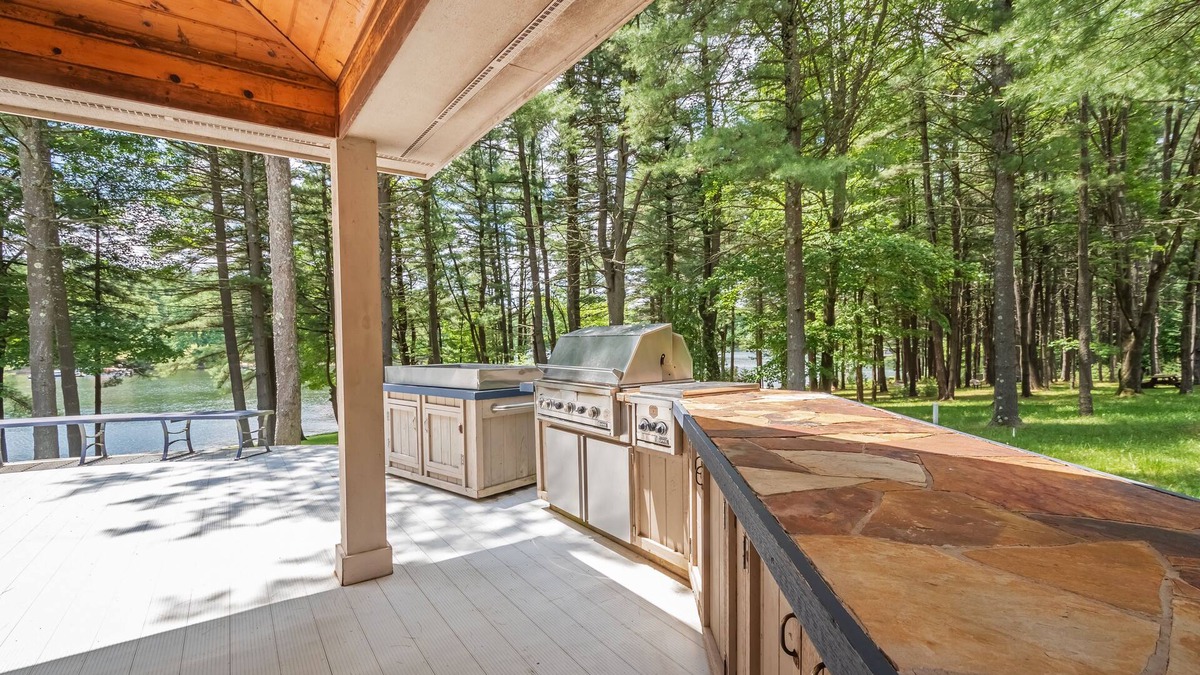 North Glade Hills House | Swan's Nest | Lakefront with Private Dock & Game Room!
