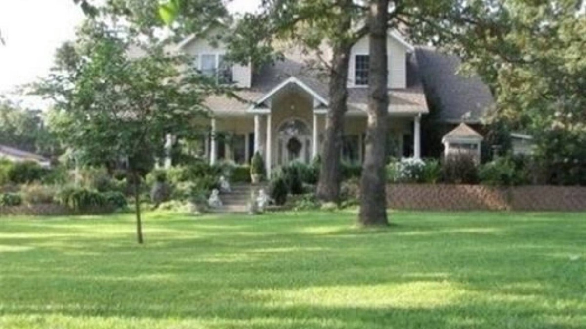Marshfield Bed & Breakfast | Swan Song Inn