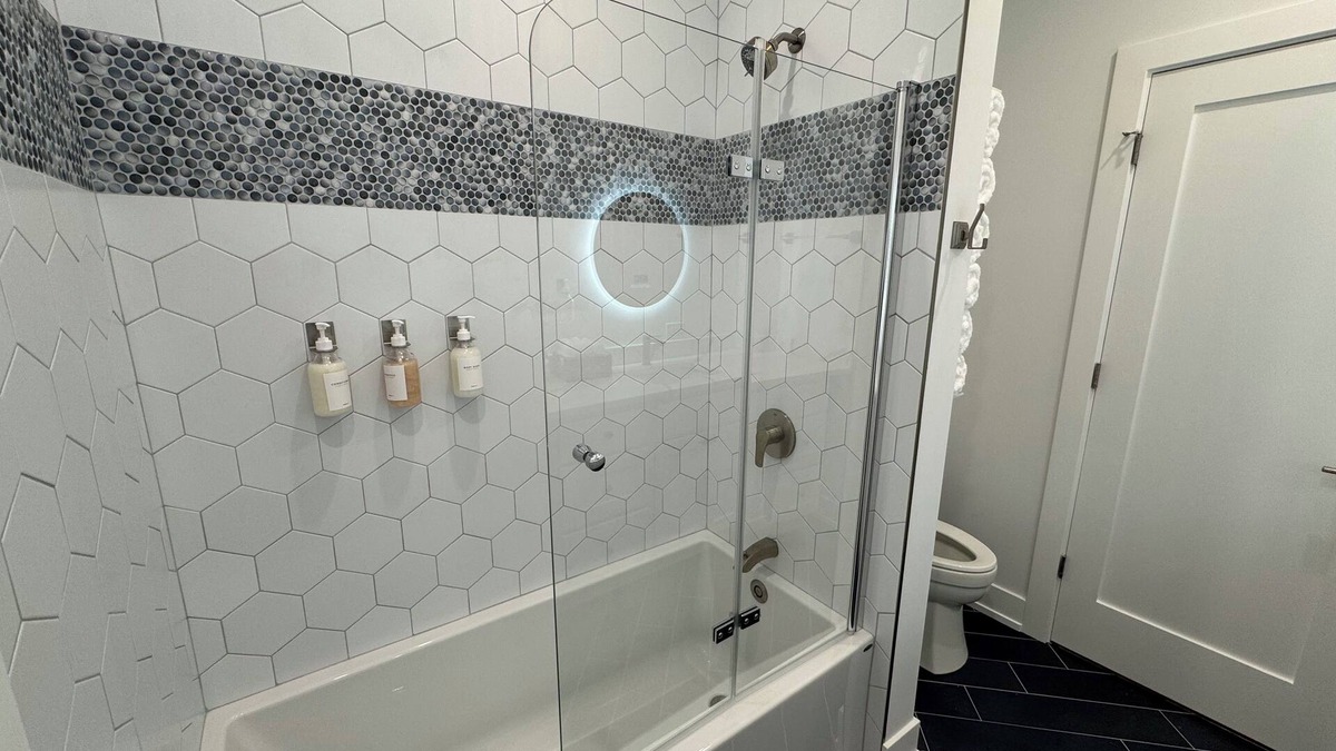 Forest Park House | Swanky Rooftop, Birthday, Anniversary sleeps 16