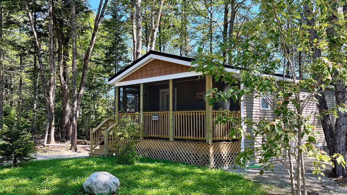 Town Hill Cottage | Swans Chalet -Tranquil forest cottage near Acadia!