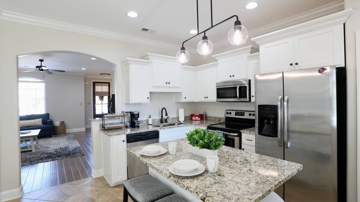 Oxford Condo | "Swayze Stays" - Charming Oxford Condo!