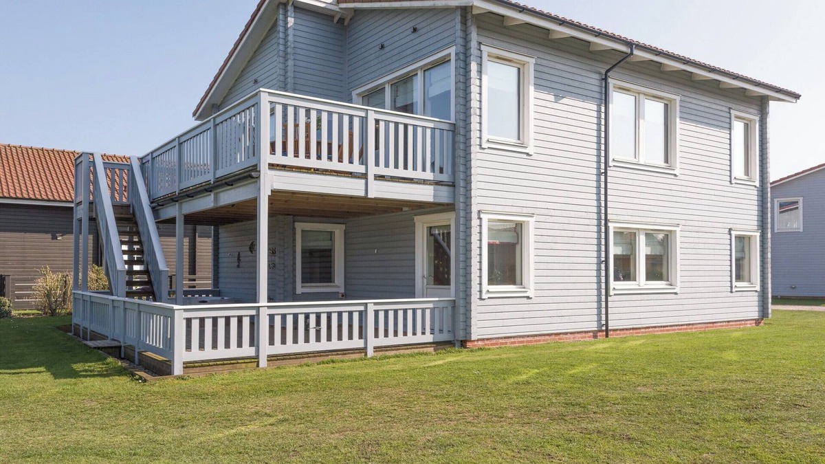 Hopton Cottage | Swedish timber-style house, with sauna and hot tub, on a 400-acre estate.